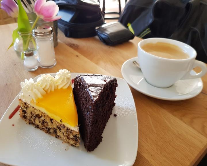 Cafe Mauerbluemchen